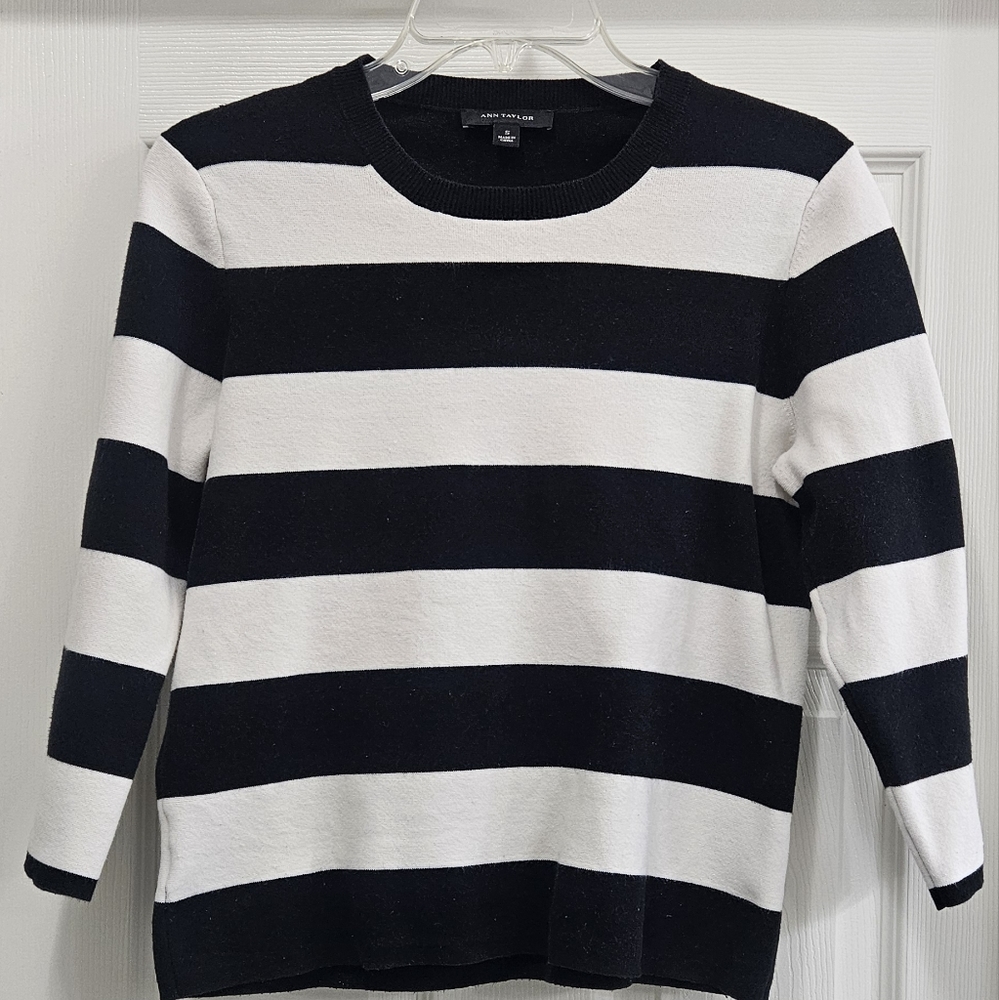 Ann Taylor 3/4 sleeve sweater